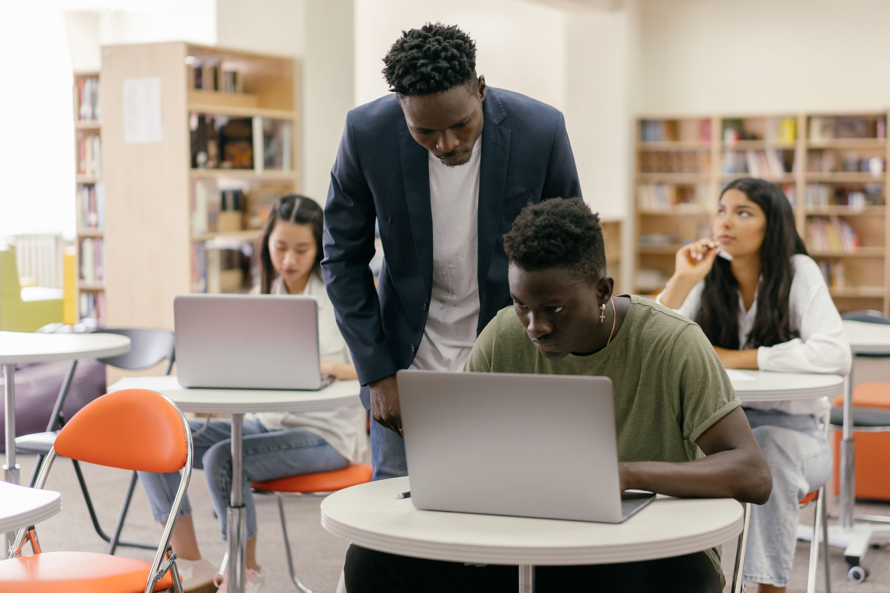 Students collaborating in a Cencadian program session